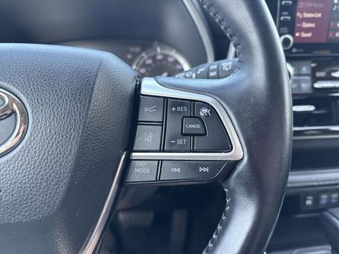Used 2022 Toyota Highlander XLE image 29