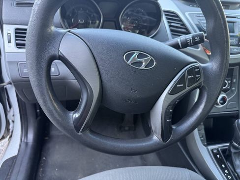 Used 2015 Hyundai Elantra SE FWD image 19