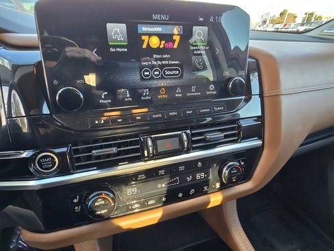 Used 2023 Nissan Pathfinder Platinum image 12