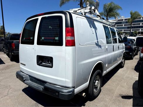 Used 2018 Chevrolet Express 2500 w/ Driver Convenience Package RWD image 6