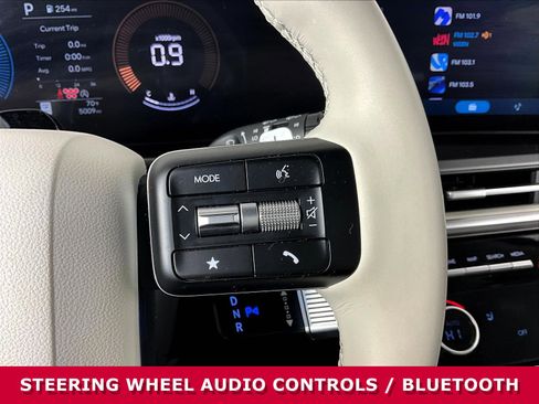Used 2025 Hyundai Santa Fe SEL AWD/4WD image 11