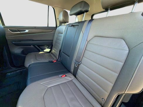 Used 2025 Volkswagen Atlas SEL image 21