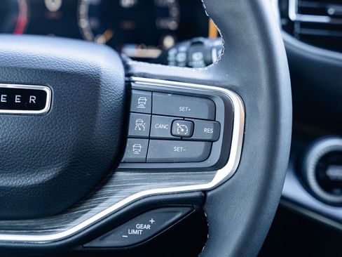 Used 2024 Jeep Wagoneer L Series II w/ Flexible Seating Group image 27