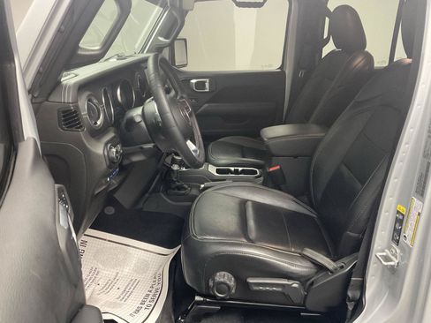 Used 2022 Jeep Wrangler Unlimited Sahara w/ Cold Weather Group AWD/4WD image 12