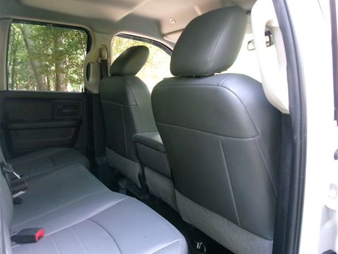 Used 2019 RAM 1500 Tradesman w/ Chrome Appearance Group RWD image 27