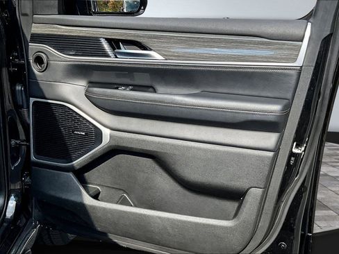 Used 2022 Jeep Wagoneer Series II image 24