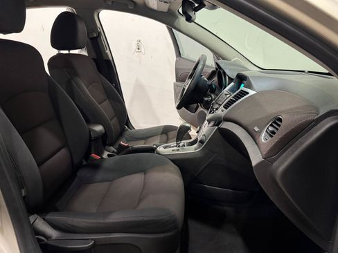 Used 2016 Chevrolet Cruze LT FWD image 12