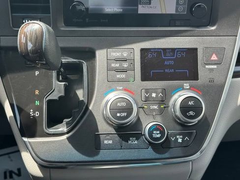 Used 2017 Toyota Sienna XLE w/ XLE Navigation Package FWD image 21