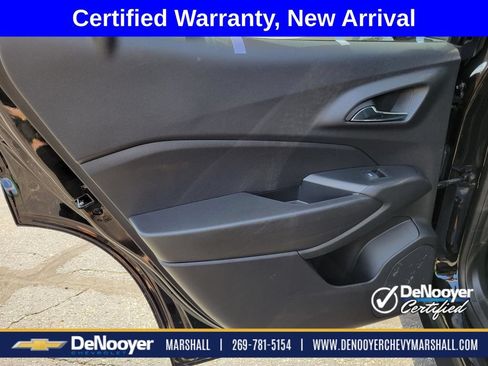 Used 2025 Chevrolet Trax LT FWD image 20