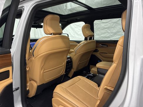 Certified 2025 Jeep Grand Cherokee L Summit AWD/4WD image 13