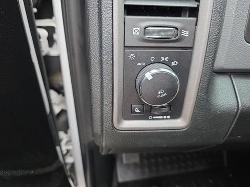 Used 2018 RAM 1500 Express w/ Express Value Package AWD/4WD image 28