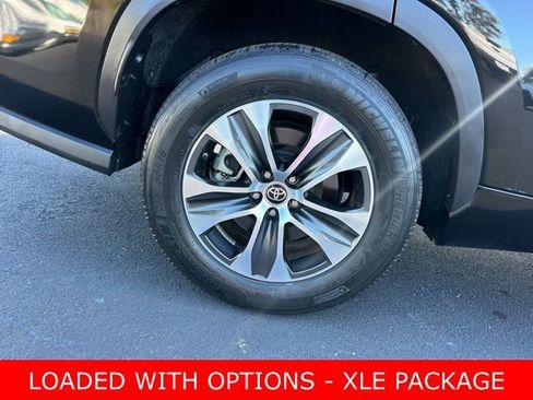 Used 2022 Toyota Highlander XLE image 7