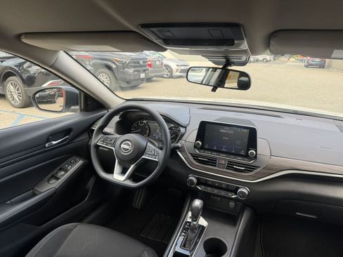 Used 2025 Nissan Altima 2.5 SV FWD image 35