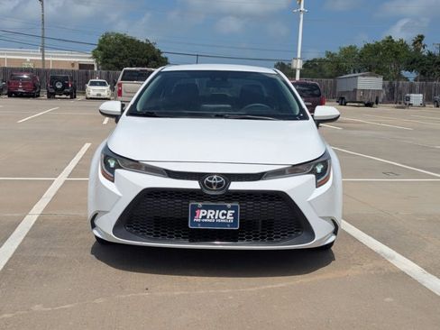 Used 2021 Toyota Corolla LE image 2