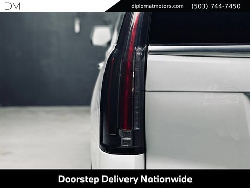Used 2017 Cadillac Escalade ESV Platinum AWD/4WD image 15