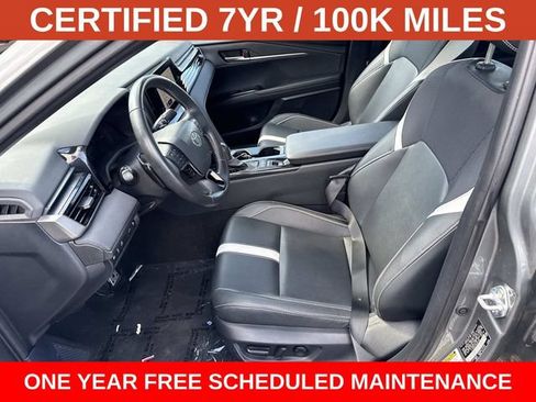 Used 2025 Toyota Camry SE FWD image 14