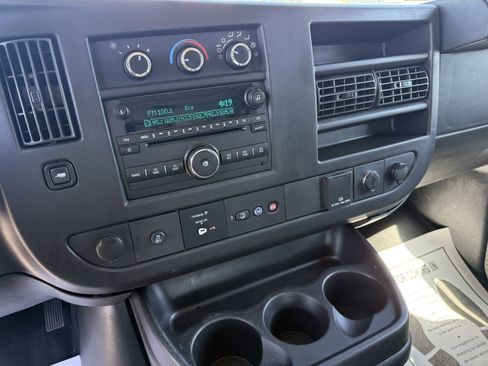 Used 2018 Chevrolet Express 2500 w/ Driver Convenience Package RWD image 16