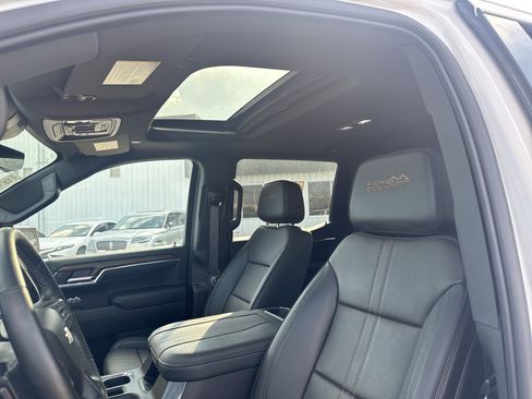 Used 2024 Chevrolet Silverado 1500 High Country w/ Technology Package AWD/4WD image 8