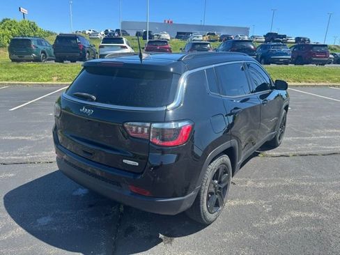 Used 2022 Jeep Compass Latitude w/ Convenience Group FWD image 3