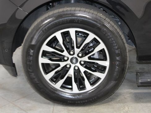 Used 2025 Ford Expedition Platinum image 21