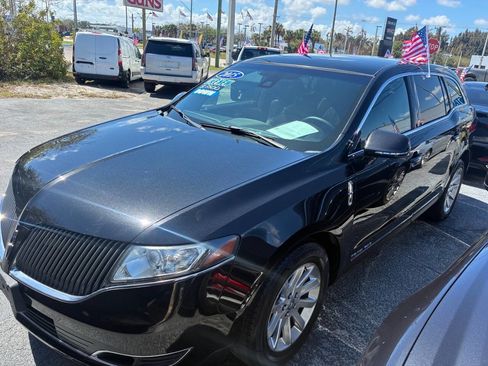 Used 2015 Lincoln MKT AWD image 2