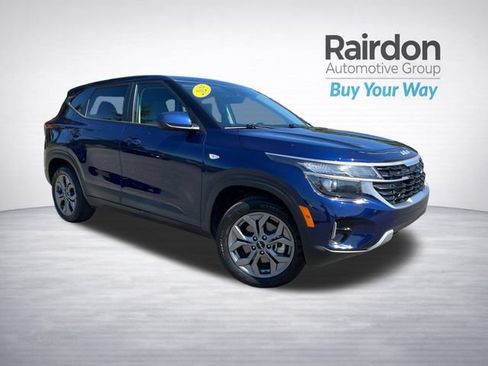 Used 2025 Kia Seltos LX AWD/4WD image 1