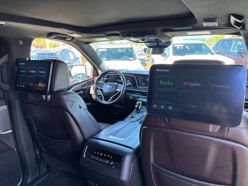 Certified 2022 Cadillac Escalade Sport Platinum w/ Heavy-Duty Trailer Package image 21