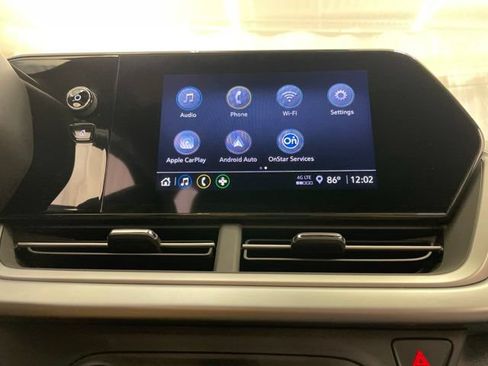 Used 2024 Chevrolet Trax RS FWD image 24