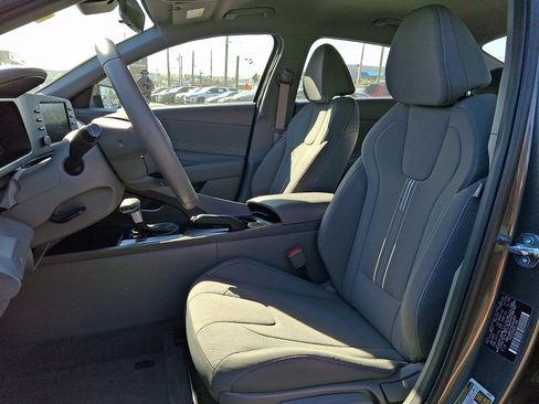 Certified 2025 Hyundai Elantra Sport image 13
