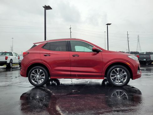 Used 2020 Buick Encore GX Essence w/ Experience Buick Package AWD/4WD image 2