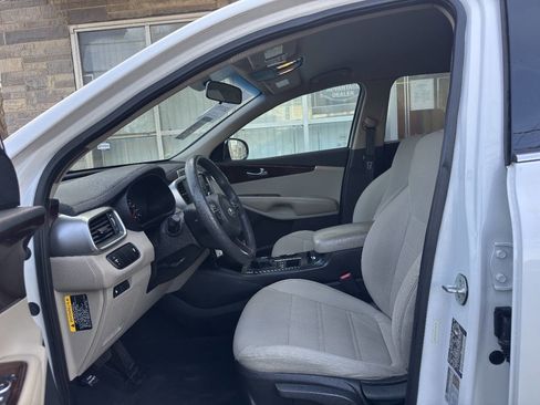Used 2016 Kia Sorento FWD image 12