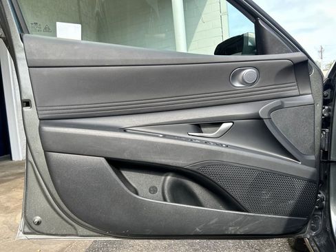 Used 2025 Hyundai Elantra SEL image 9