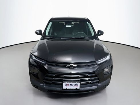 Used 2023 Chevrolet TrailBlazer LS w/ LPO, Blackout Package FWD image 2
