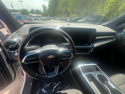 Used 2025 Chevrolet Equinox LT image 28