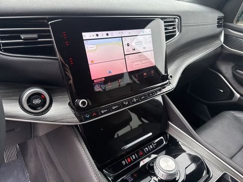 Used 2023 Jeep Wagoneer L Series II image 25