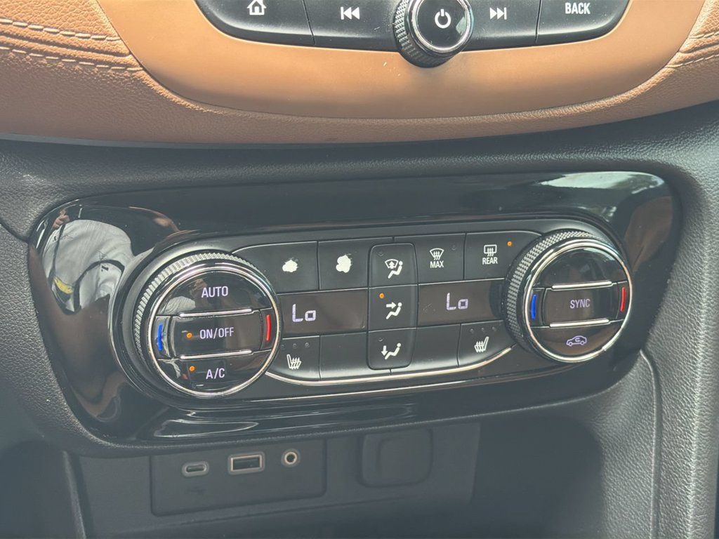 Used 2020 Buick Encore GX Essence FWD image 22