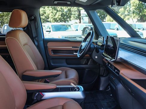 Used 2025 Volkswagen ID. Buzz Pro S Plus image 17