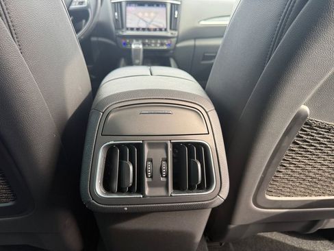 Used 2021 Maserati Levante image 29