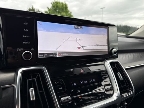 Certified 2022 Kia Sorento SX AWD/4WD image 29