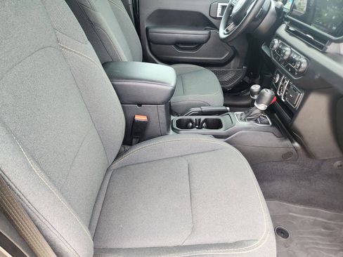 Used 2025 Jeep Wrangler Sport image 14
