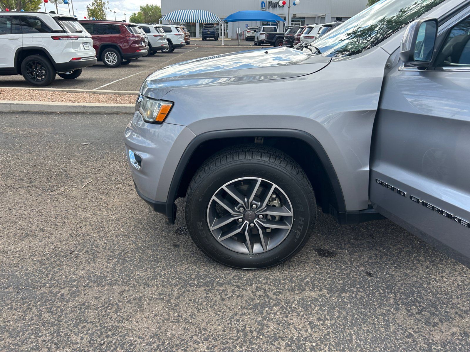 Certified 2019 Jeep Grand Cherokee Laredo w/ 18" Wheel & 8.4" Radio Group AWD/4WD image 26