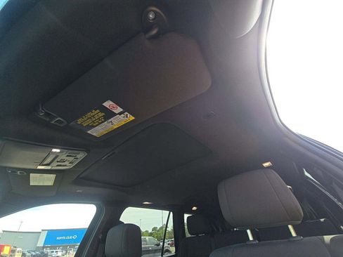 Used 2025 Toyota Sequoia SR5 AWD/4WD image 20
