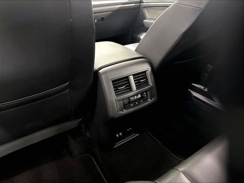 Used 2023 Volkswagen Atlas SE w/ Black Wheel Package FWD image 13