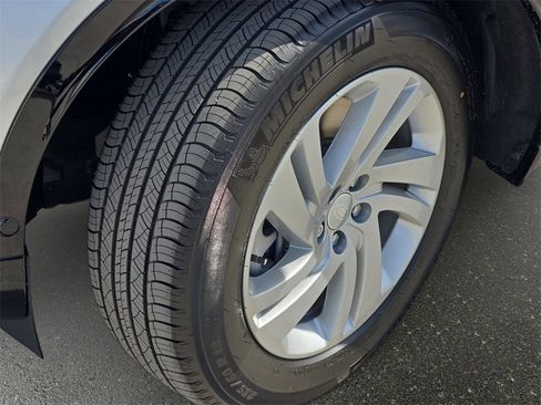 New 2026 Land Rover Discovery Sport Landmark image 33