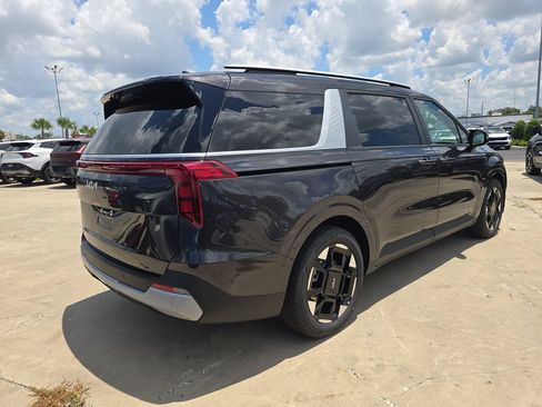 New 2027 Kia Carnival EX FWD image 8