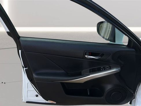 Used 2016 Lexus IS 300 AWD image 18