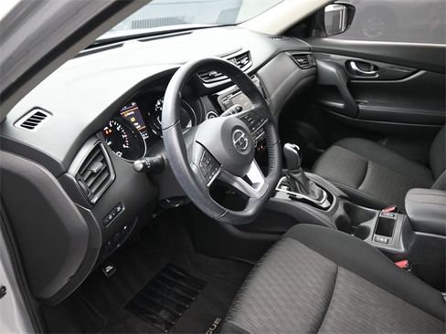 Used 2020 Nissan Rogue SV image 19