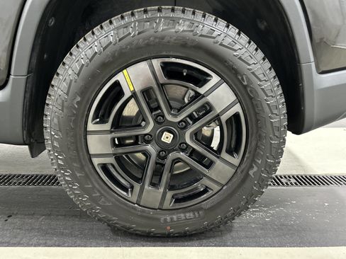 Used 2024 Rivian R1T Adventure Dual AWD/4WD image 10
