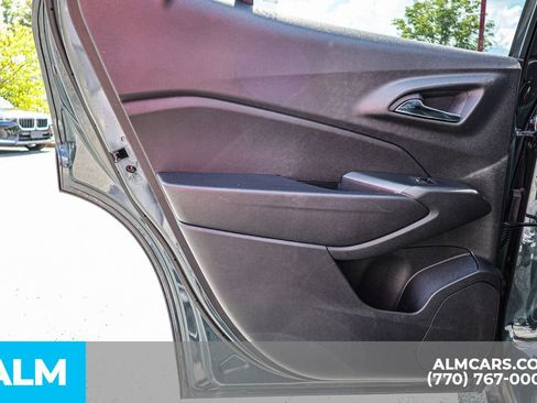 Used 2025 Chevrolet Trax LT FWD image 47