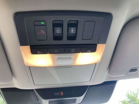 Used 2024 Nissan Pathfinder SL w/ SL Premium Package AWD/4WD image 18